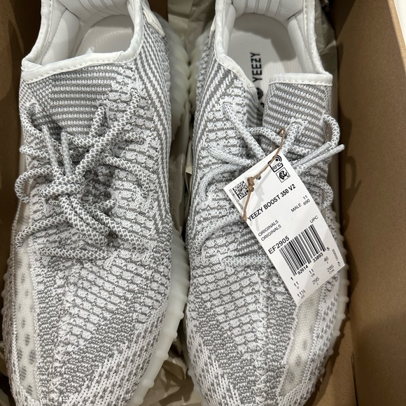 Yeezy Adidas Boost 350 V2 men’s sneaker - Picture 2 of 5